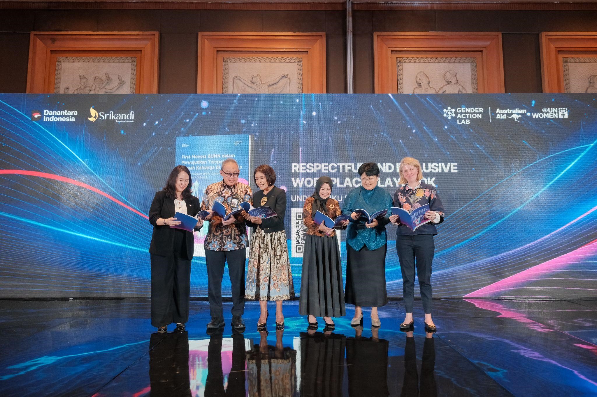 Peluncuran buku “First Movers BUMN Dalam Mewujudkan Tempat Kerja Ramah Keluarga di Indonesia,” publikasi berisi pembelajaran utama dan solusi yang dikembangkan oleh WEPs Corporate Action Lab Indonesia cohort 1. 19 Mei 2026. Photo: UN Women/Putra Djohan
